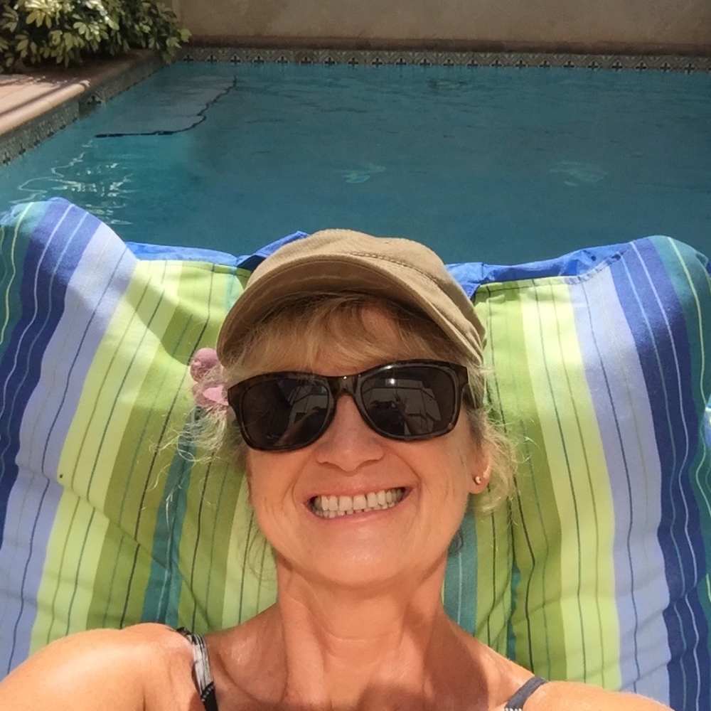 Meet your Posher, Joelle